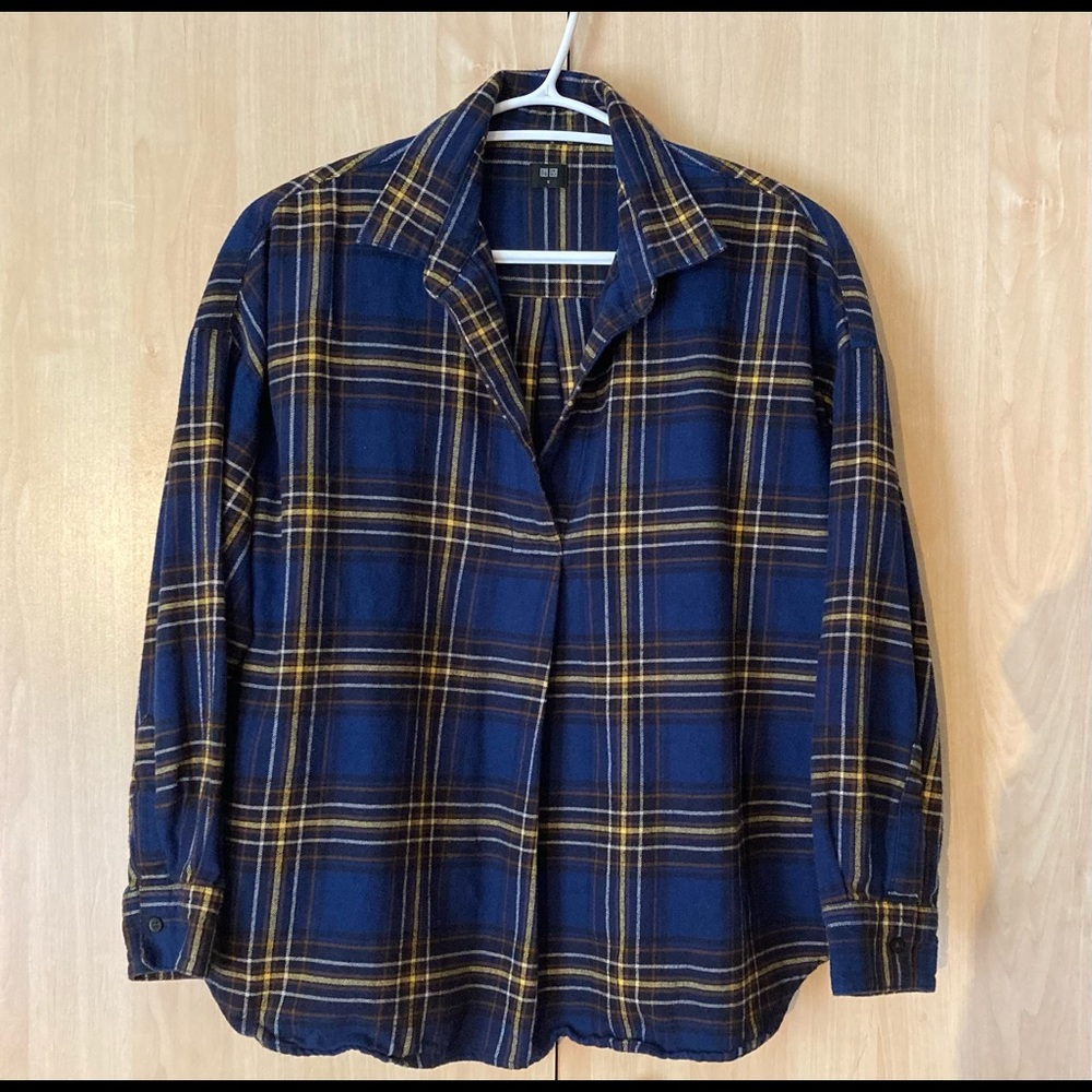 UNIQLO women’s longs sleeve loose-fit shirt